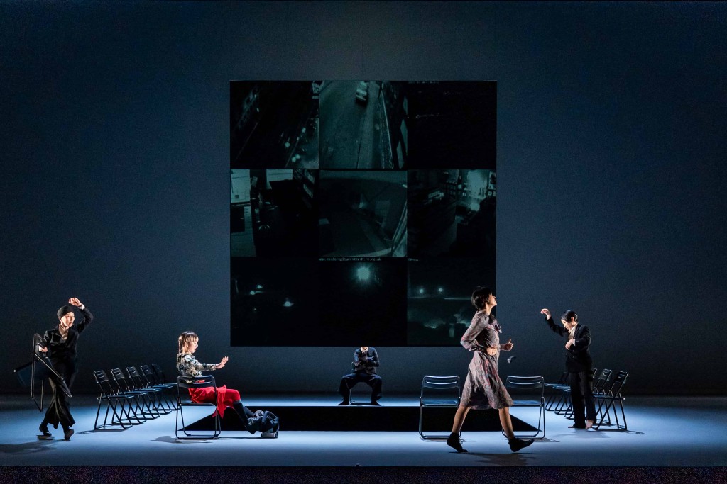 《2020》是藝團經過反覆觀察和探索現代社會日常面對的各種現象後所創作，引領觀眾對世界作出更深邃的思考。（©Yoshikazu Inoue）