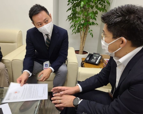 霍啟剛與新任民政事務局局長徐英偉會面。霍啟剛FB圖片