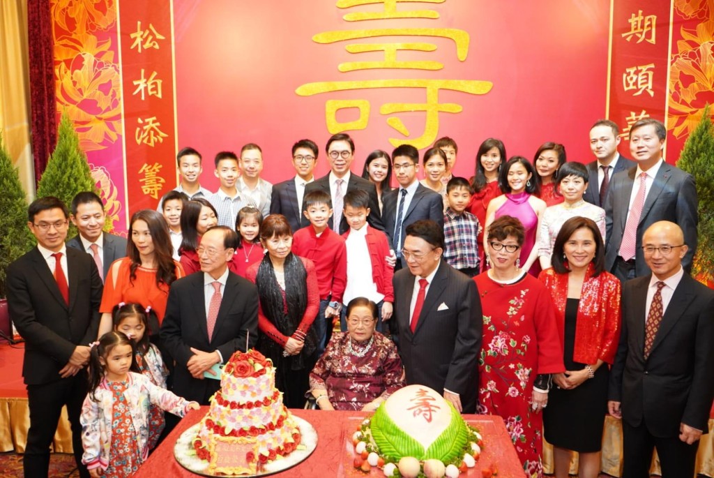 罗老太在2018年举行100岁寿宴。