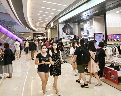 商界代表指,消費者現時會考慮產品及服務對環境的影響等。資料圖片