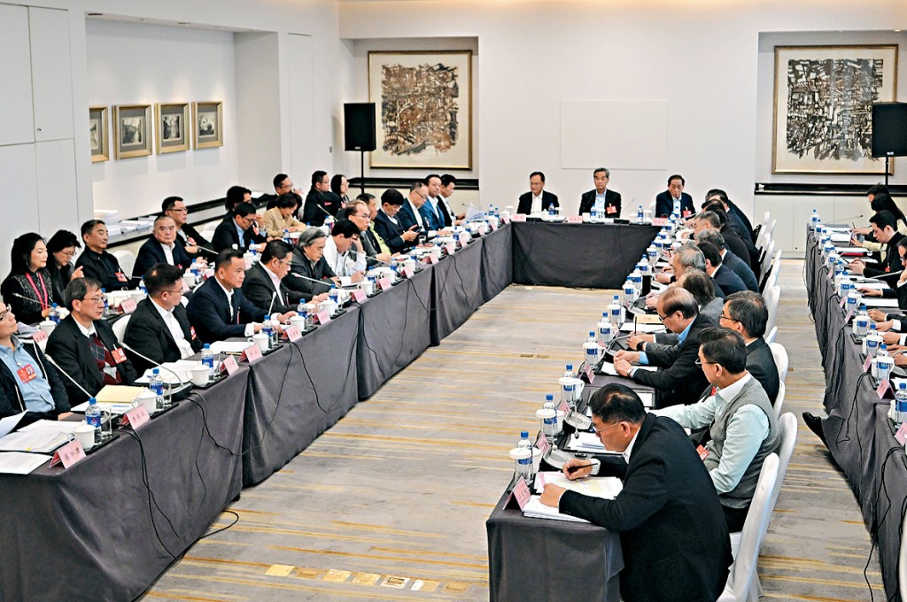 全國政協香港小組昨午舉行會議。