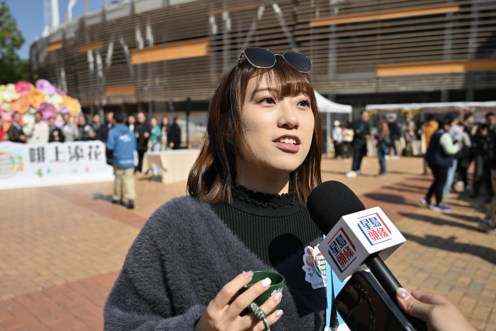 陳小姐表示,自己本身喜歡花,又喜歡咖啡,看到這個市集覺得很有吸引力,故特意前來參觀。 陳小姐表示,自己本身喜歡花,又喜歡咖啡,看到這個市集覺得很有吸引力,故特意前來參觀。