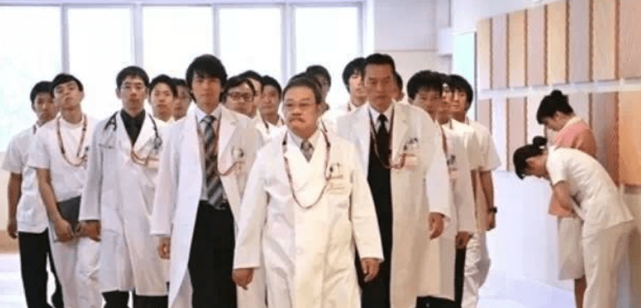 在日本，能当上医生是一种荣耀。