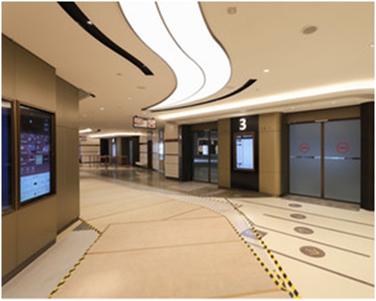 新巴士總站室內候車區與商場部分融合。