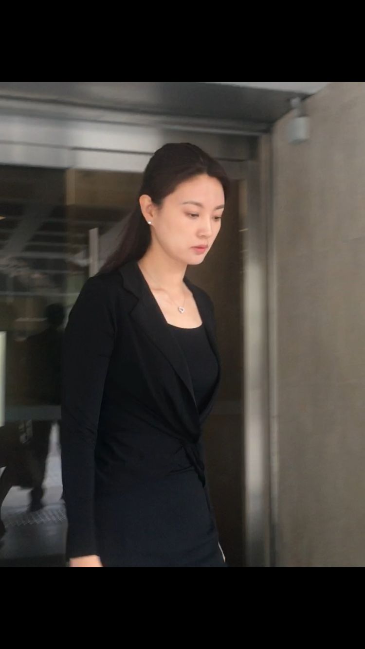 2017年劉芳菲來香港出庭，向高等法院申請要求委任律師作為劉希泳遺產臨時管理人。　星島資料圖