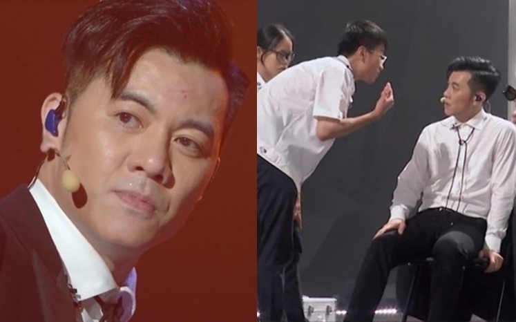 梁汉文踏空跌落舞台，额头明显擦伤。
