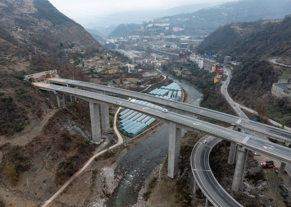 全長約152公里的樂西高速馬昭段今日通車。新華社