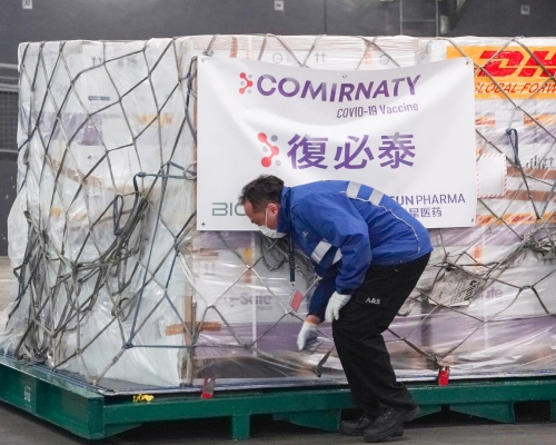 最新一批復必泰疫苗付運抵港。資料圖片