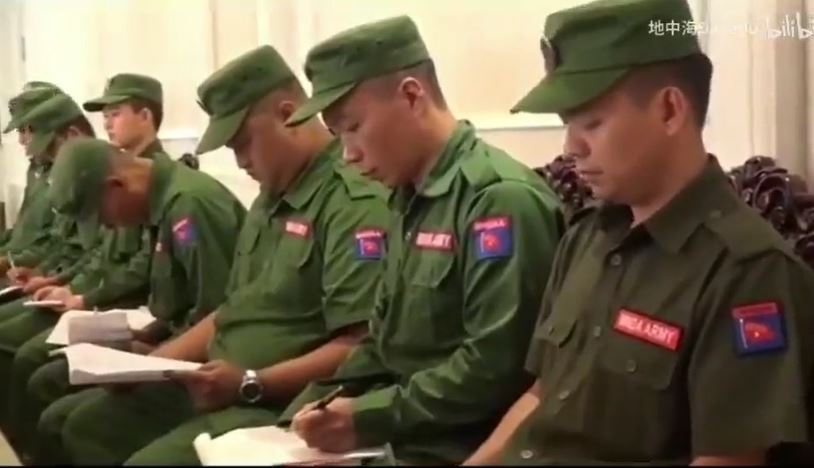緬甸同盟軍普通話學習《習近平文選》。