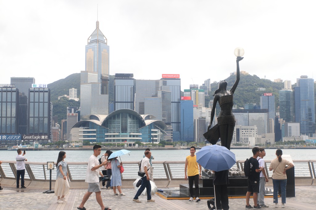 多项数据未达标，有业界人士归咎于香港景点老化，对旅客吸引力下降。