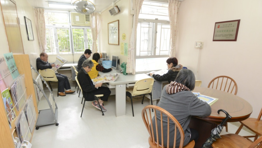 去年本港65歲或以上人口比率已升至23.9%,即是每4個市民便有1個是長者。 去年本港65歲或以上人口比率已升至23.9%,即是每4個市民便有1個是長者。