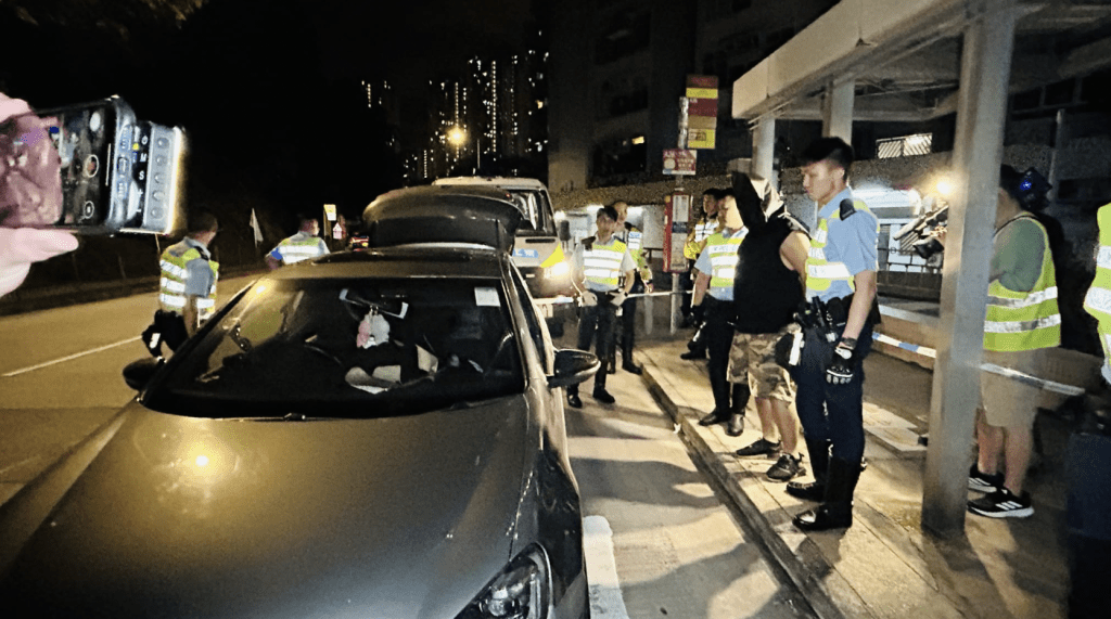 觀塘搗破毒品快餐車。蔡楚輝攝 觀塘搗破毒品快餐車。蔡楚輝攝