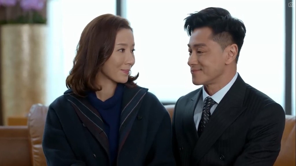 楊茜堯（前名楊怡） 楊茜堯雖然已經離巢TVB，但今年都有一部TVB劇集作品，就是大受中港兩地網民熱捧的《家族榮耀》！楊茜堯再度發揮「黑化」本領，由單純的財經記者主播變成豪門陰險闊太，演技精湛！