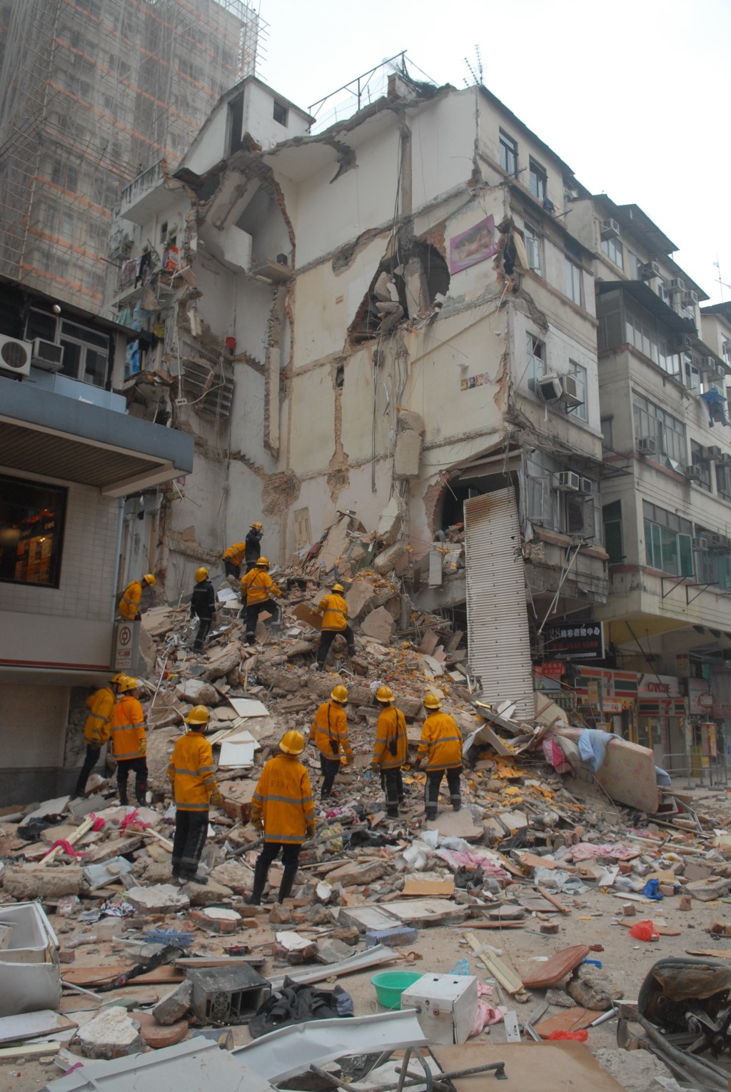 2010年馬頭圍道冧樓事件後，政府加快推動強制驗樓。資料圖片