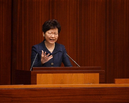 林鄭月娥表示,增加土地供應長遠無可避免要填海。