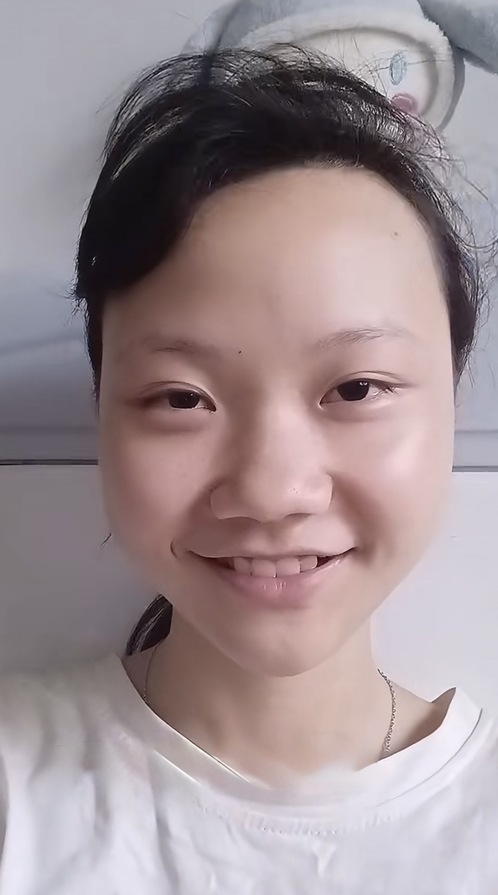 重慶女學生撞臉雷軍走紅。抖音@哇哦！熊熊（混的熊）