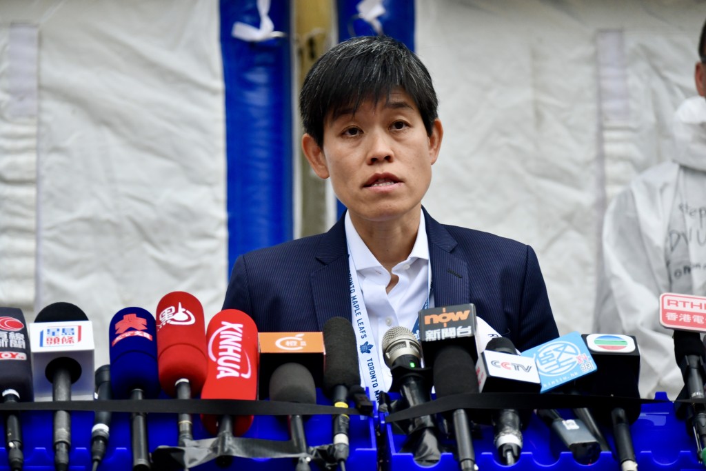 警務處網絡安全及科技罪案調查科李經晞高級警司指有廚師扮災民騙取市民逾2.5萬元。 警務處網絡安全及科技罪案調查科李經晞高級警司指有廚師扮災民騙取市民逾2.5萬元。