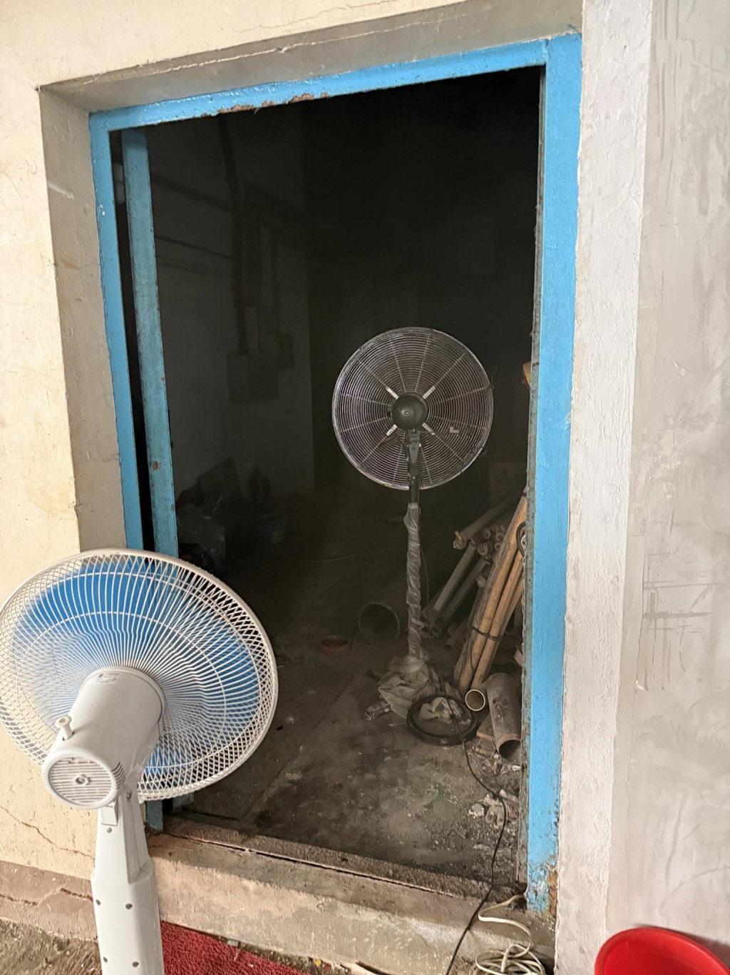 郭芙蓉指停電事故疑因電錶房內的變壓器(火牛)發生爆炸並燒毀。fb「曾大」圖片 郭芙蓉指停電事故疑因電錶房內的變壓器(火牛)發生爆炸並燒毀。fb「曾大」圖片