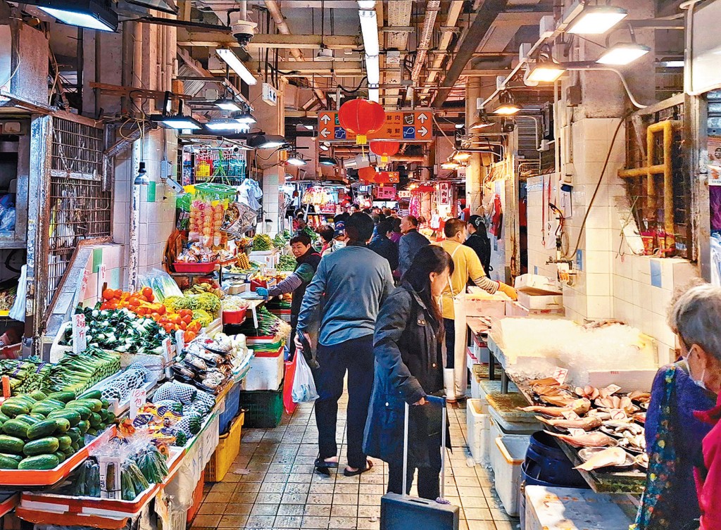 《星岛》自1月起每两月调查饮食价格，并参考政府统计处公布的「2024年住户每月入息中位数」，计算各区住户的饮食开支及其收入占比。