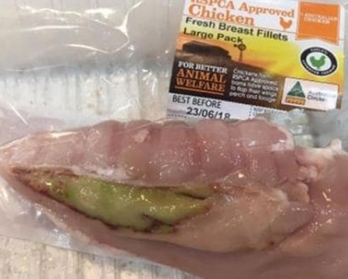 綠色的肉被稱為「胸深肌病」(DPM)，通常是由於「雞翅膀拍動太多」所導致。網圖