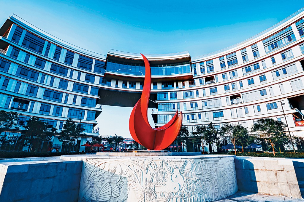 科技大学（广州）加入内地高校香港中学文凭考试学生计划，是首间参与的本港大学的内地校园或分校。