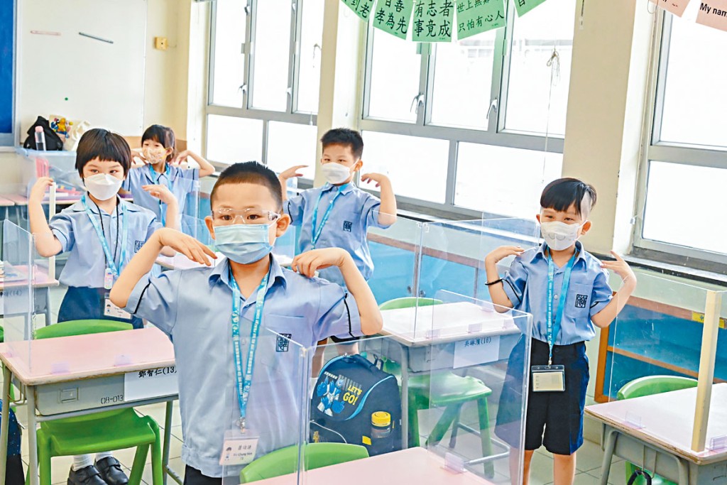 多所小学关注疫下新生大小肌肉发展缓慢、自理及社交能力较弱等，开学提供适应及培训活动。 