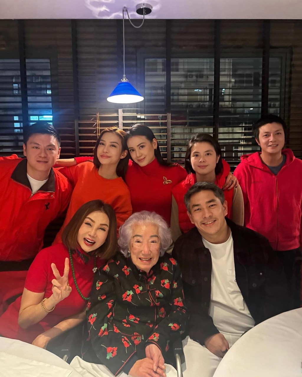 謝玲玲育有兩子三女，與前奶奶關係極好。