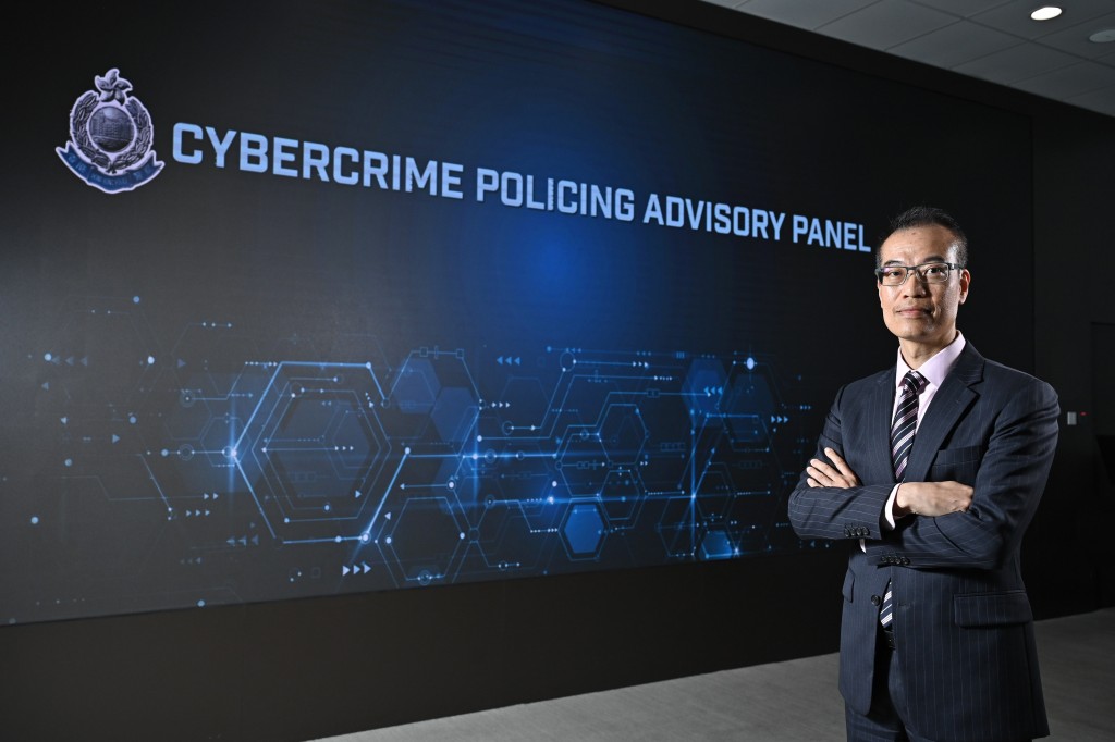 警務處於去年12月成立「科技罪案警政顧問小組」，由刑事及保安處處長葉雲龍帶領 。
