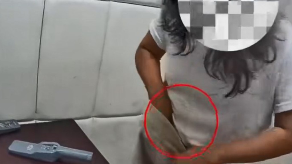 白衣女胯下綁藏1559粒海水珍珠。海關發佈