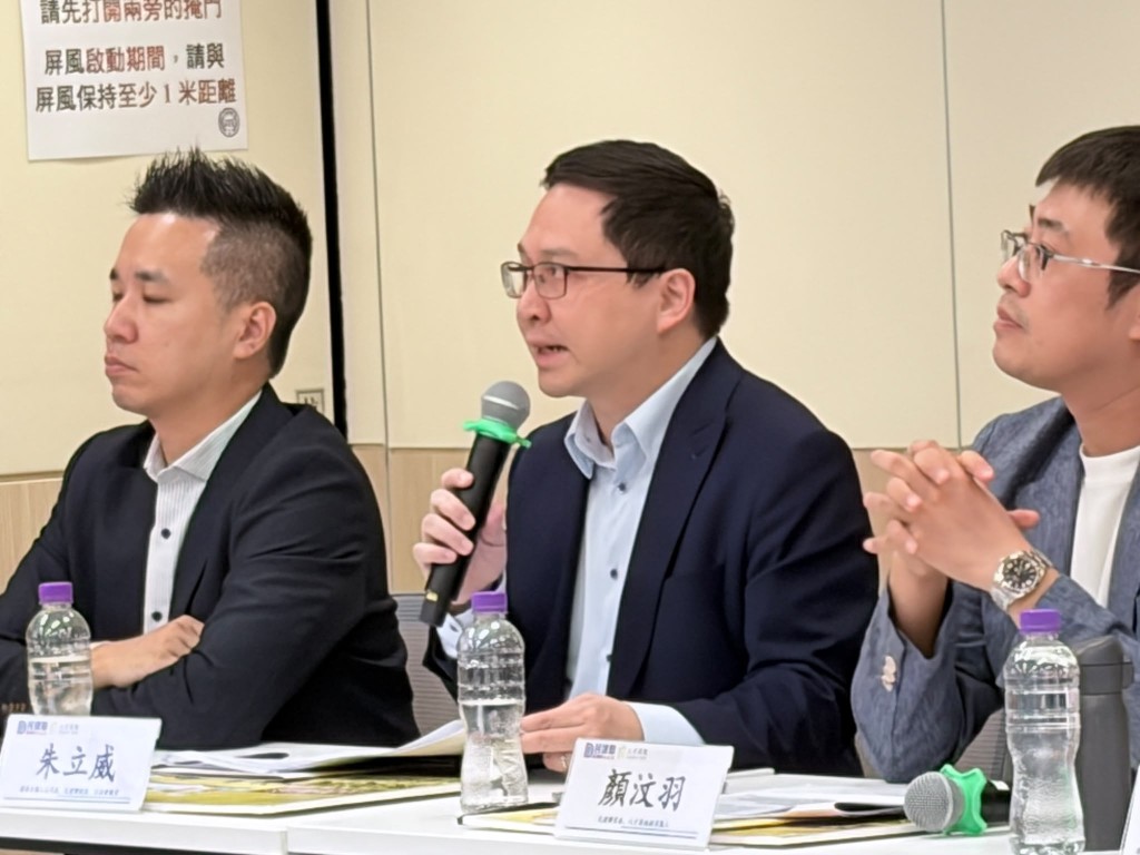 選委界立法會議員朱立威提議,擴大非本地生與研究院招生規模,集聚全球人才。 選委界立法會議員朱立威提議,擴大非本地生與研究院招生規模,集聚全球人才。