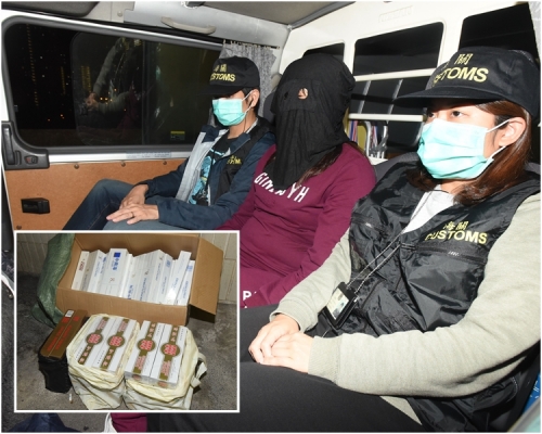 海關檢獲10800支私煙，並拘捕一名持雙程證的女子。徐裕民攝