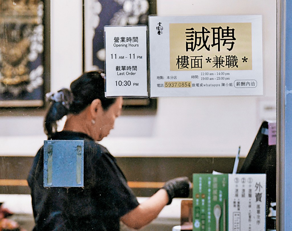 不少僱員擔心外勞「搶飯碗」,勞工處推出4項措施加強保障本地工人優先就業。