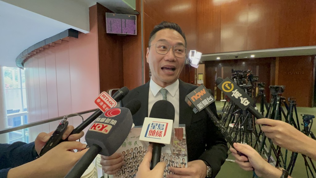 邵家輝形容全場氣氛很好,一掃過去數天的陰霾。郭詠欣攝 邵家輝形容全場氣氛很好,一掃過去數天的陰霾。郭詠欣攝