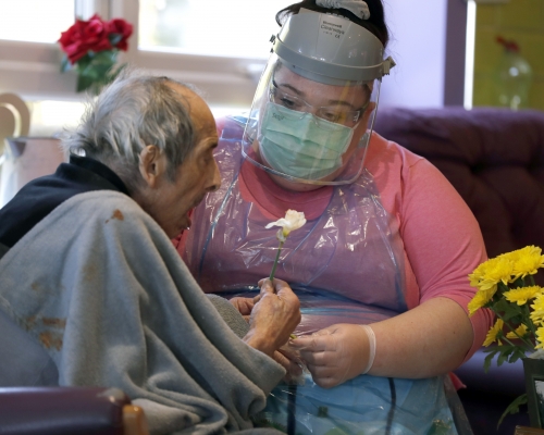 英國將護理院亦納入計算。AP