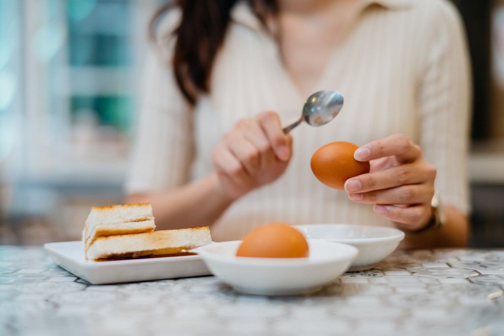 蛋類的蛋黃與蛋白均須為凝固方為徹底煮熟。