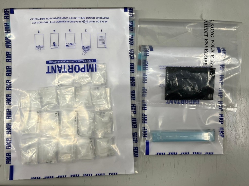 警方檢獲18包共重約14克的懷疑「氯胺酮」及一支懷疑加熱電子煙。警方提供