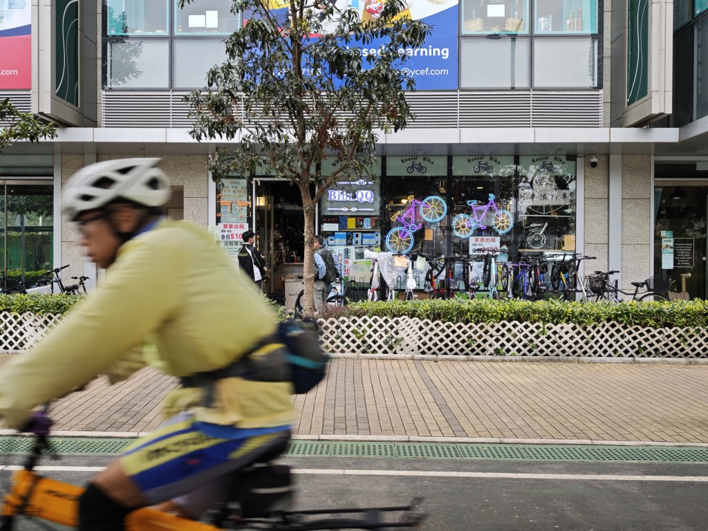 當局指，資料顯示過去5年在交通意外中死亡及重傷的騎單車人士為833人，當中近六成沒有佩戴頭盔。