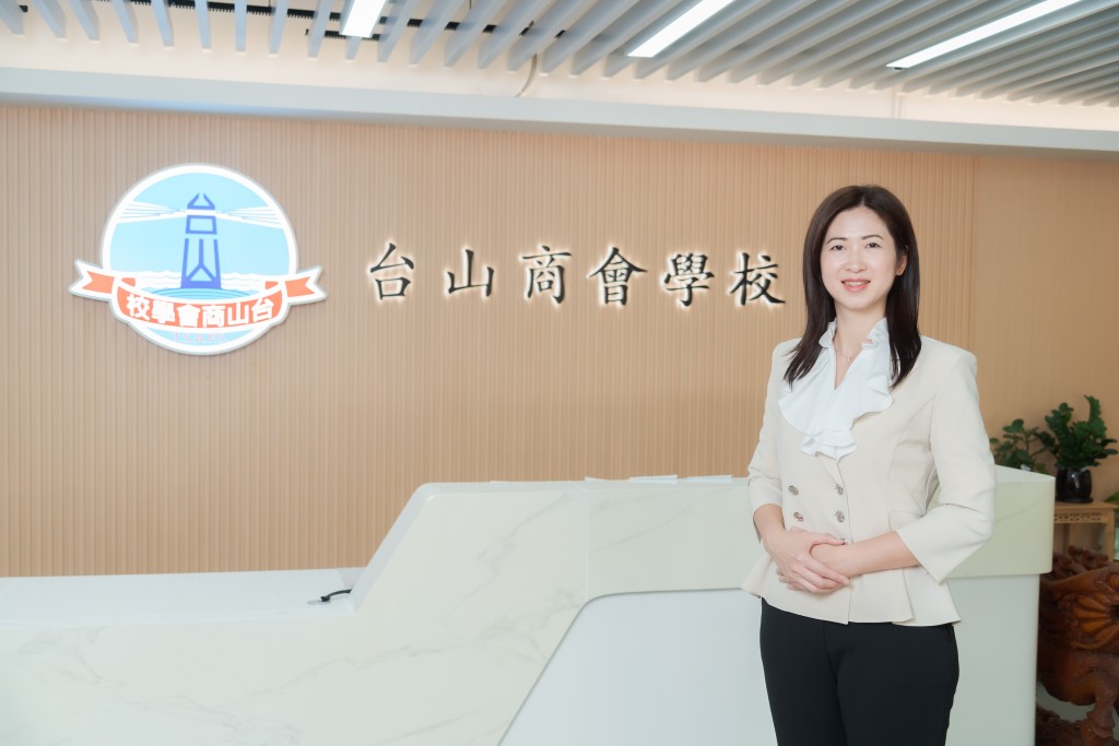 台山商会学校校长汤敏仪(图:受访学校提供) 台山商会学校校长汤敏仪(图:受访学校提供)
