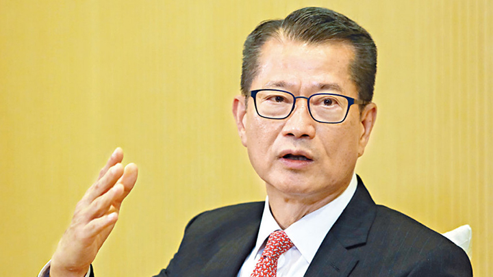 陳茂波認為本港經濟復蘇廣度速度深度仍有不確定性。資料圖片