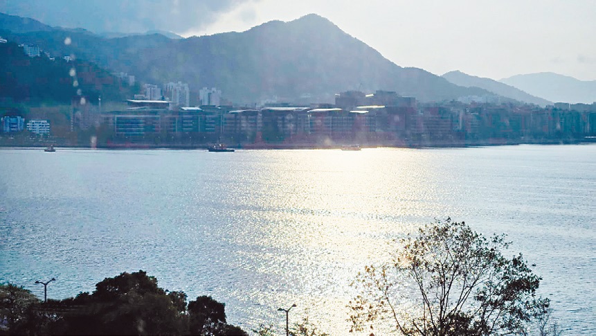 单位前迎优美沙田海景，可遥望对岸香港科学园一带。