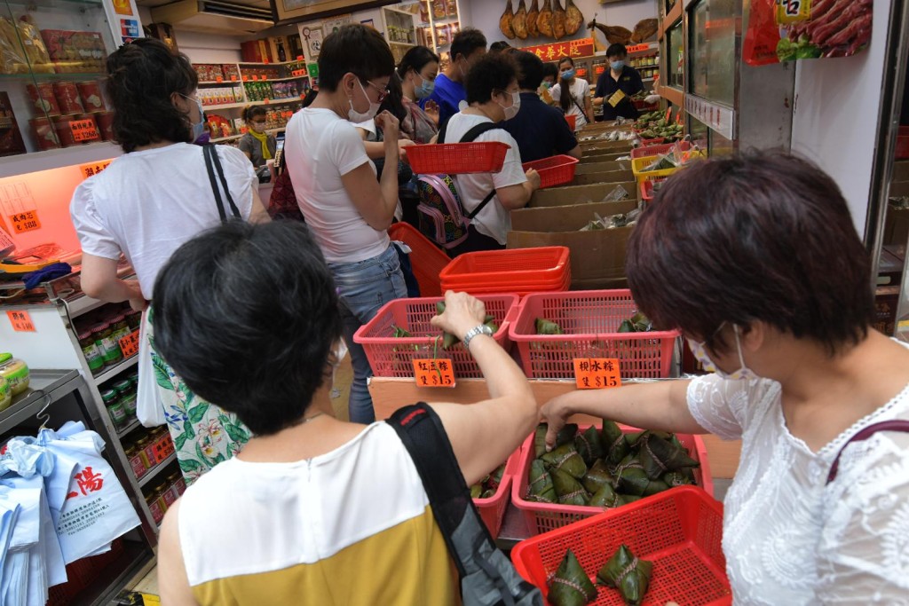 端午節市民食糉應節。資料圖片