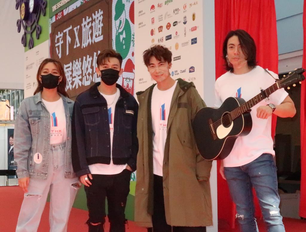 MC（左二）今日和黃劍文（右二）及黃淑蔓（左）等一同出活動。