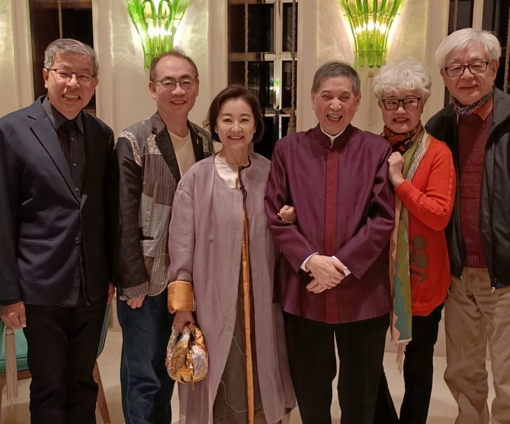 當晚，現年86歲的台灣文學巨人白先勇（右三）也有現身飯局。