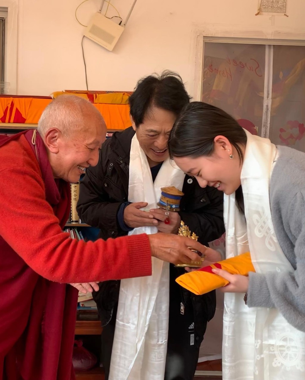 李连杰指Jada在美国接触了很多灵修相关的东西，其后还学习藏传佛教。