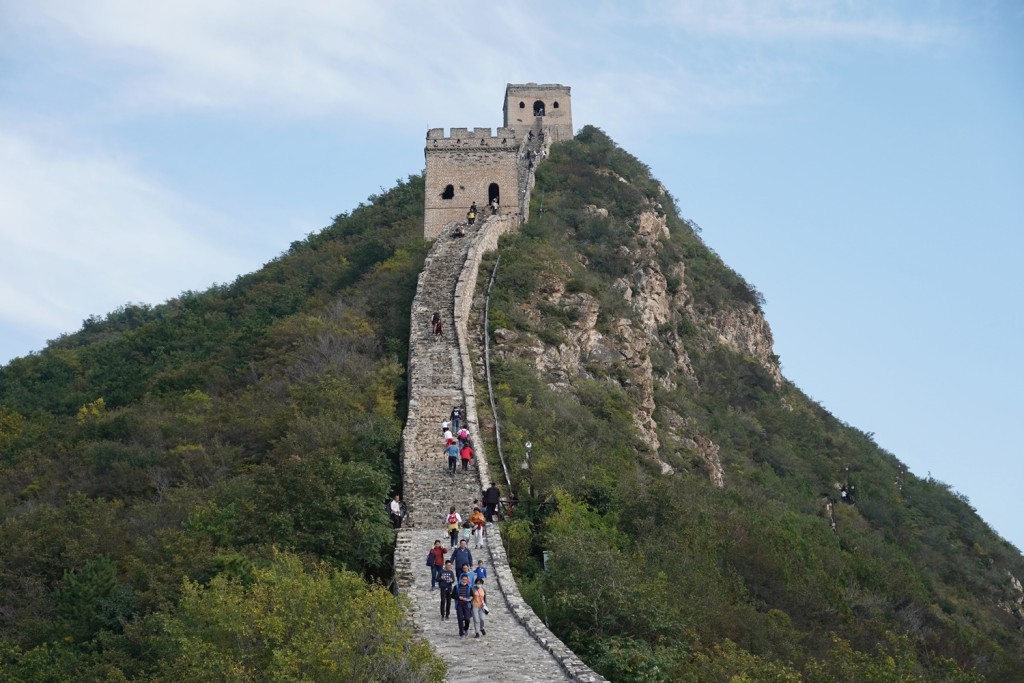 在限制人流安排下，不少熱門景區出現一票難求。