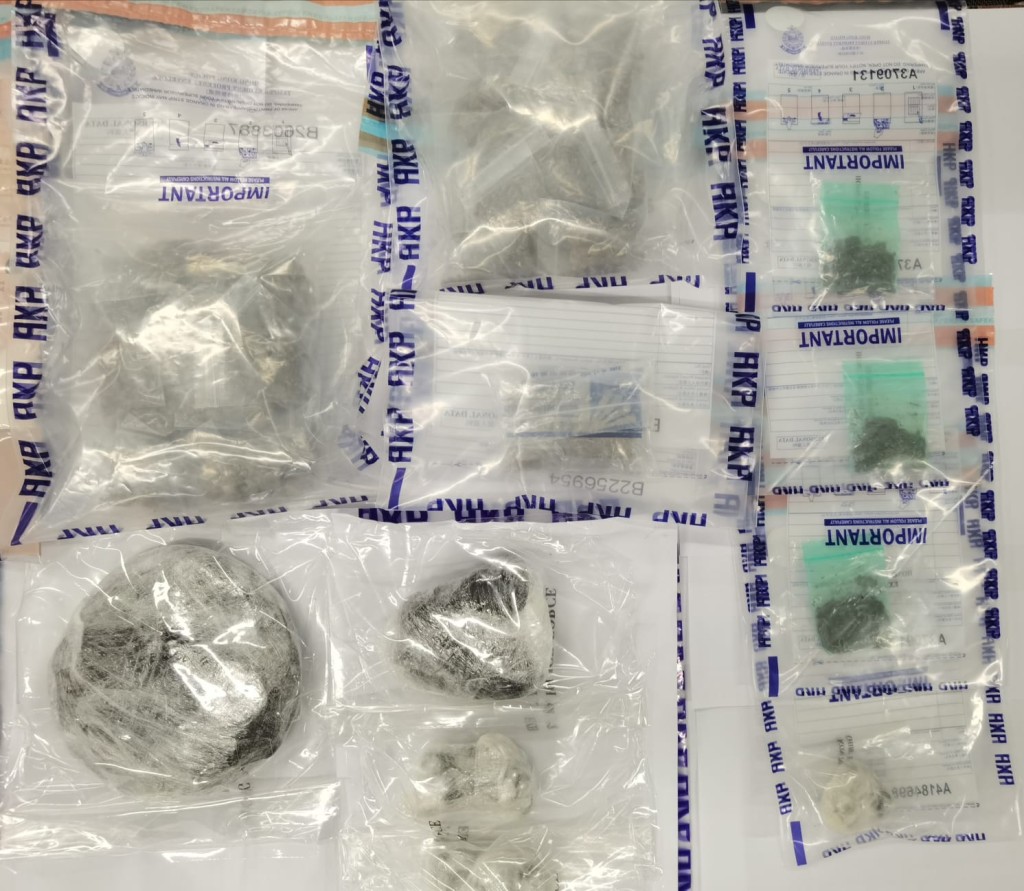 行動中檢獲的證物。警方提供