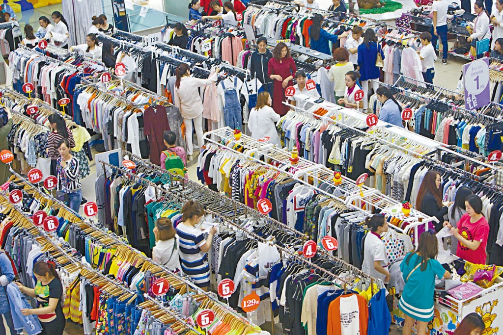 四月财新中国服务业PMI录36.2，按月降5.8个百分点，连续两个月创逾两年来新低。