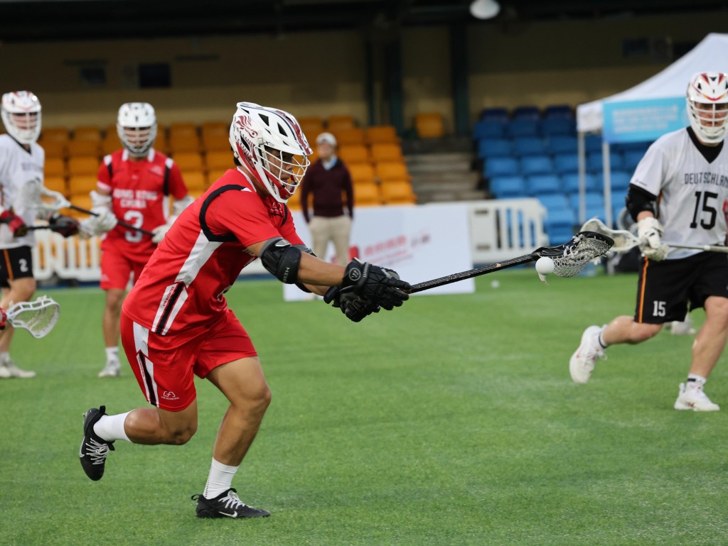 21岁的黎尹靖（红衫)攻入港队在四强唯一一个入球。徐嘉华摄