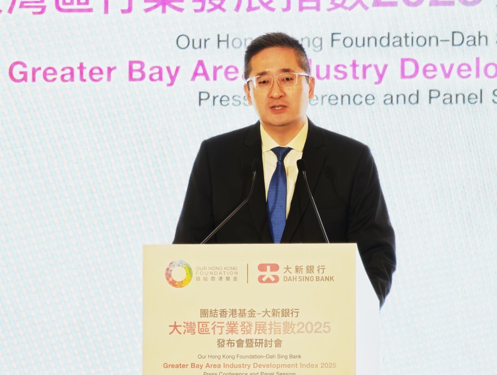 陳百里鼓勵內地企業在香港設立跨國營運業務地區總部,善用香港專業服務優勢。 陳百里鼓勵內地企業在香港設立跨國營運業務地區總部,善用香港專業服務優勢。