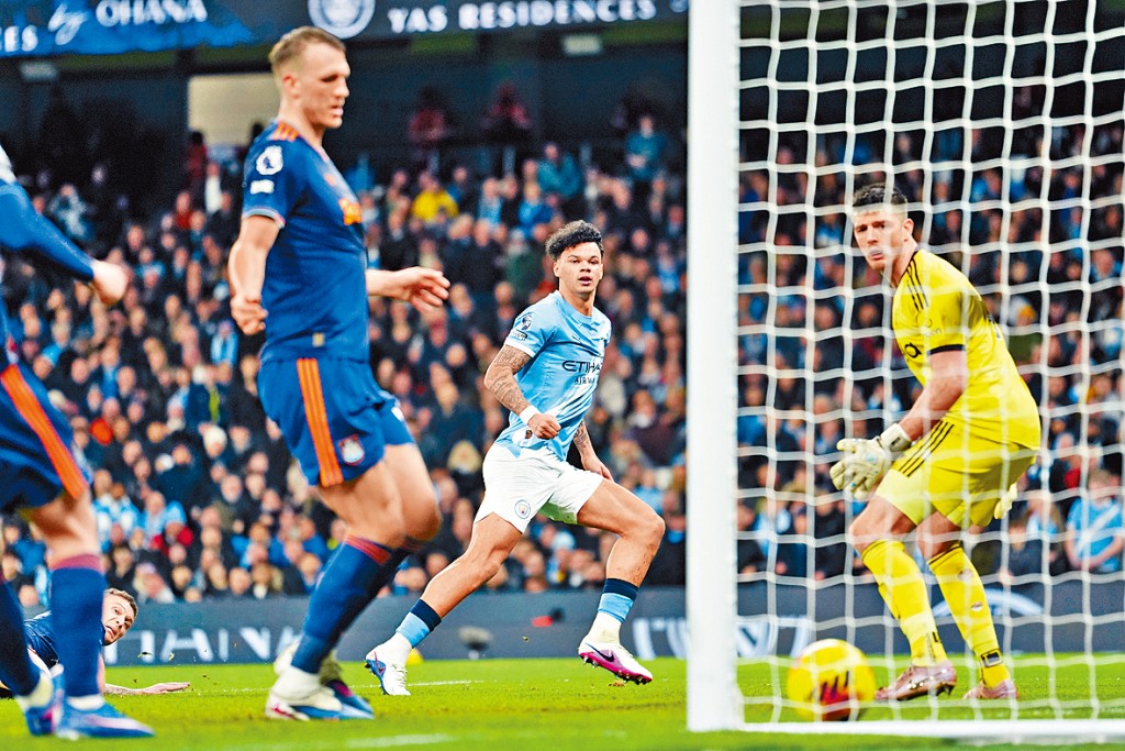 尼高奧萊利（中）英超首次梅開二度。